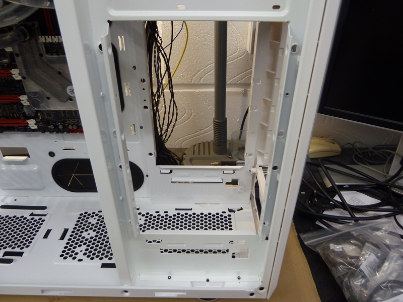 CM Storm Stryker Drive Cage