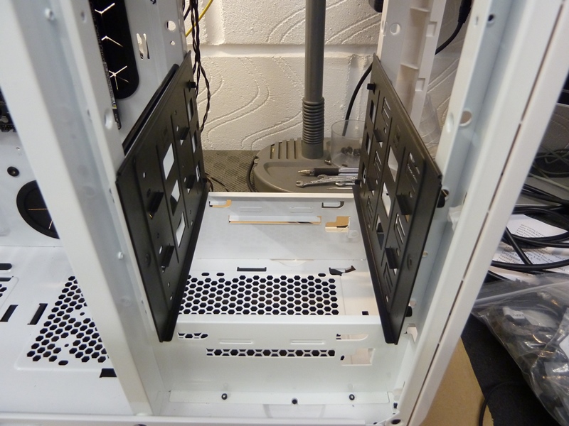 CM Storm Stryker Drive Cage
