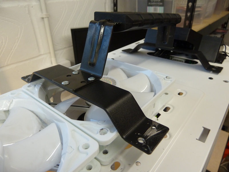 CM Strom Stryker Push/Pull Case Handle Radiator Modification